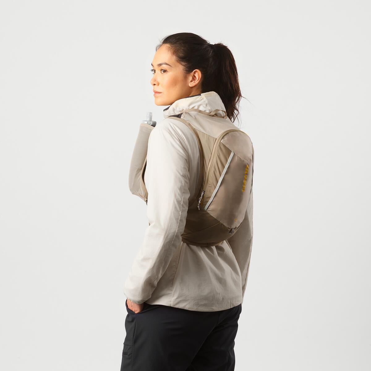 Salomon Cross 8 Beige, detail van de zijkant