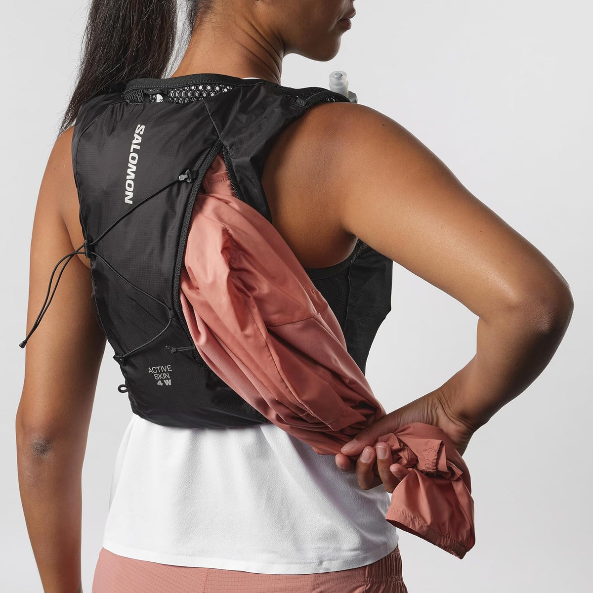 Hydratatievest Salomon Active Skin 4 Women zwart, detail van de bevestigingsbanden