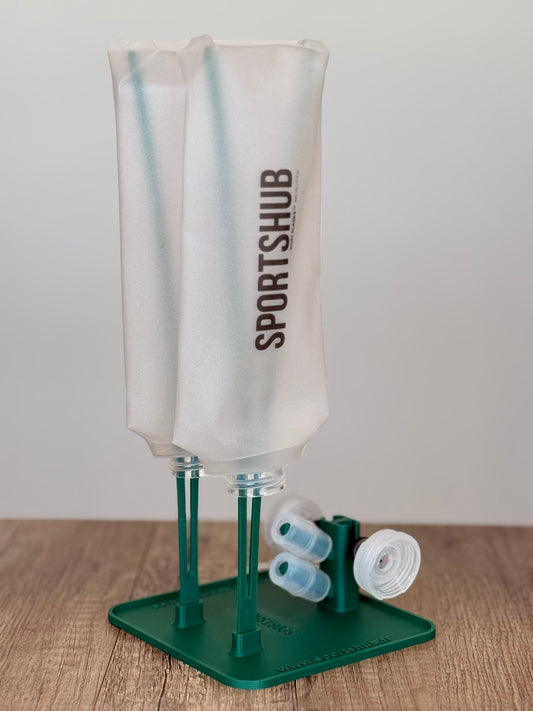Droogstandaard SportsHub groen bosque, met soft flasks die te drogen hangen