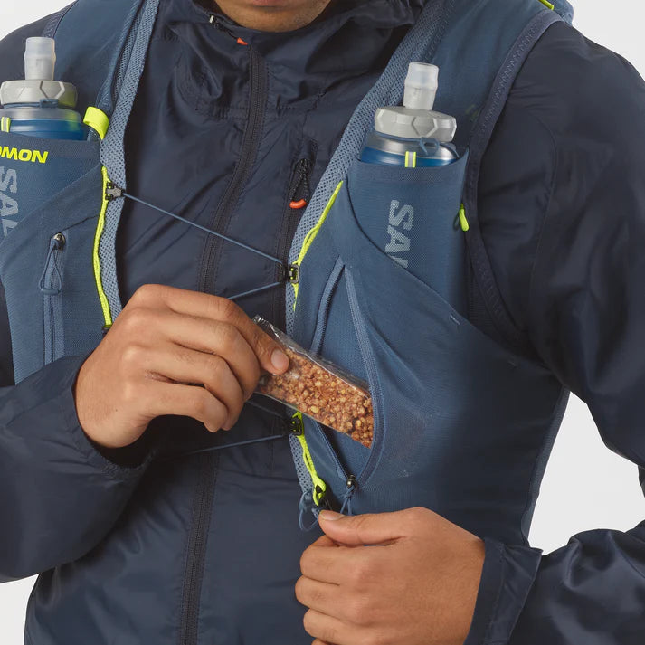 Hydratatievest Salomon ADV Skin 12 steenblauw, detail van het achtervak