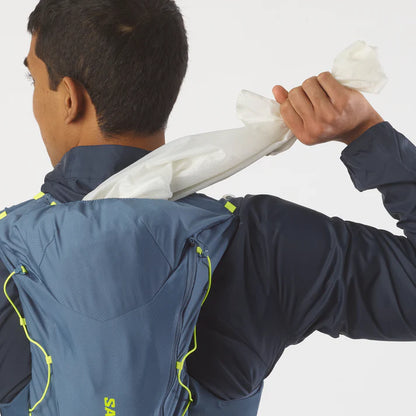 Hydratatievest Salomon ADV Skin 12 steenblauw, detail van de bevestigingsbanden