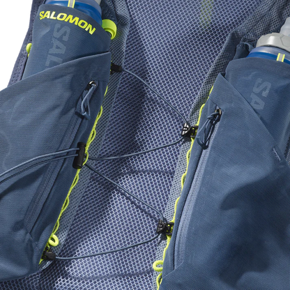 Hydratatievest Salomon ADV Skin 12 steenblauw, detail van de stokkenhouder