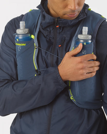 Hydratatievest Salomon ADV Skin 5 steenblauw, detail van de bevestigingsbanden