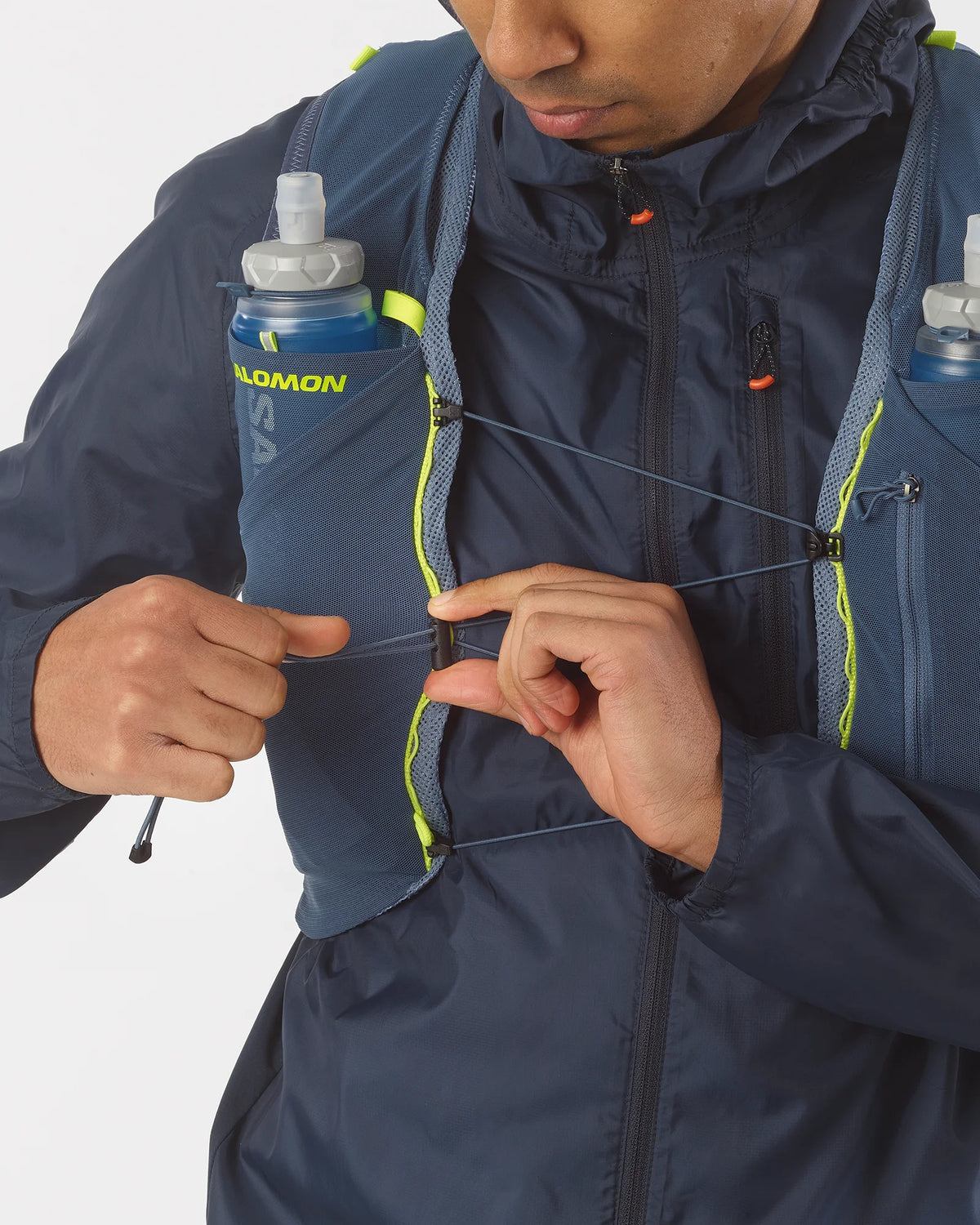 Hydratatievest Salomon ADV Skin 5 steenblauw, detail van de stof en afwerking
