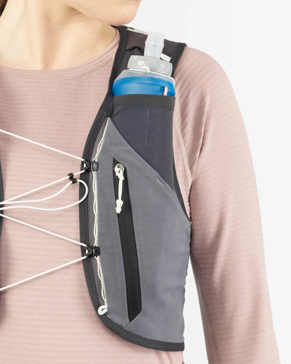Hydratatievest Salomon ADV Skin 12 zwart grijs, detail van het verstelsysteem