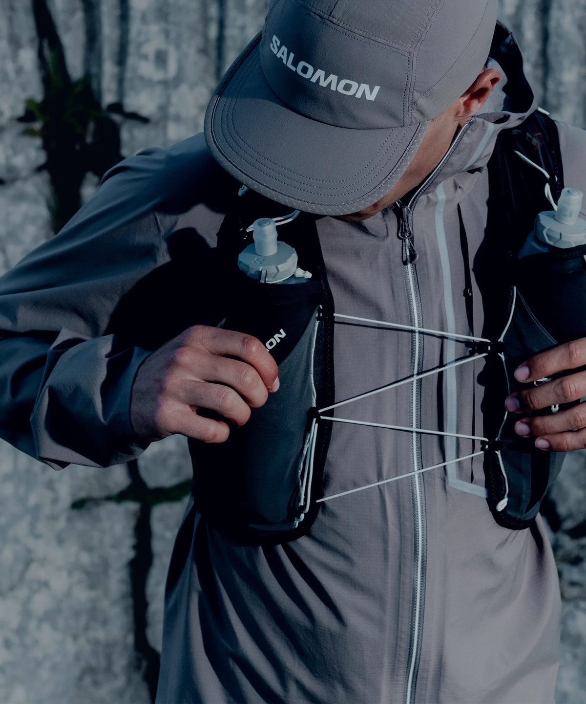 Hydratatievest Salomon ADV Skin 12 zwart grijs, detail van de stof en afwerking