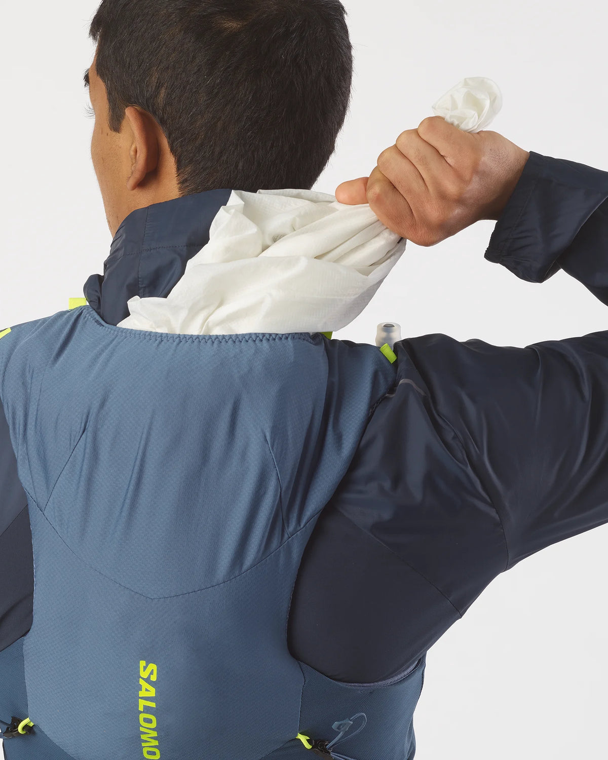 Hydratatievest Salomon ADV Skin 5 steenblauw, detail van het achtervak