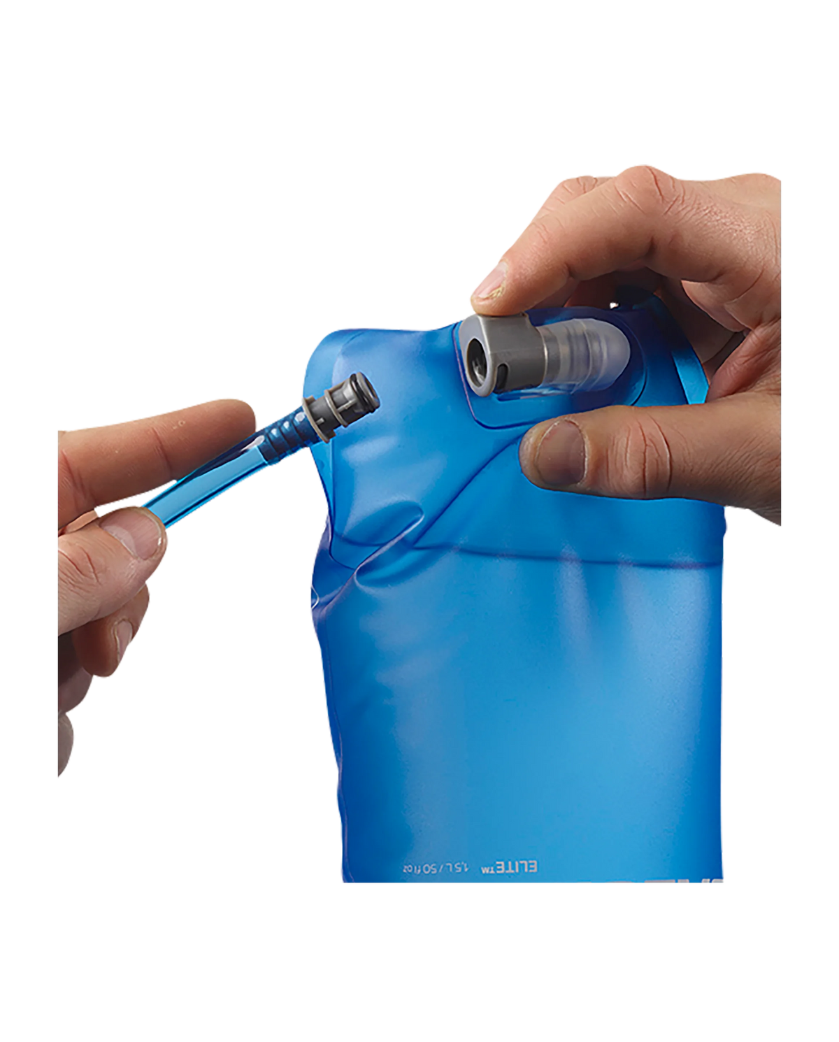 Hydratatiereservoir Salomon Soft Reservoir 1,5 L, detail van de slang en de aansluiting