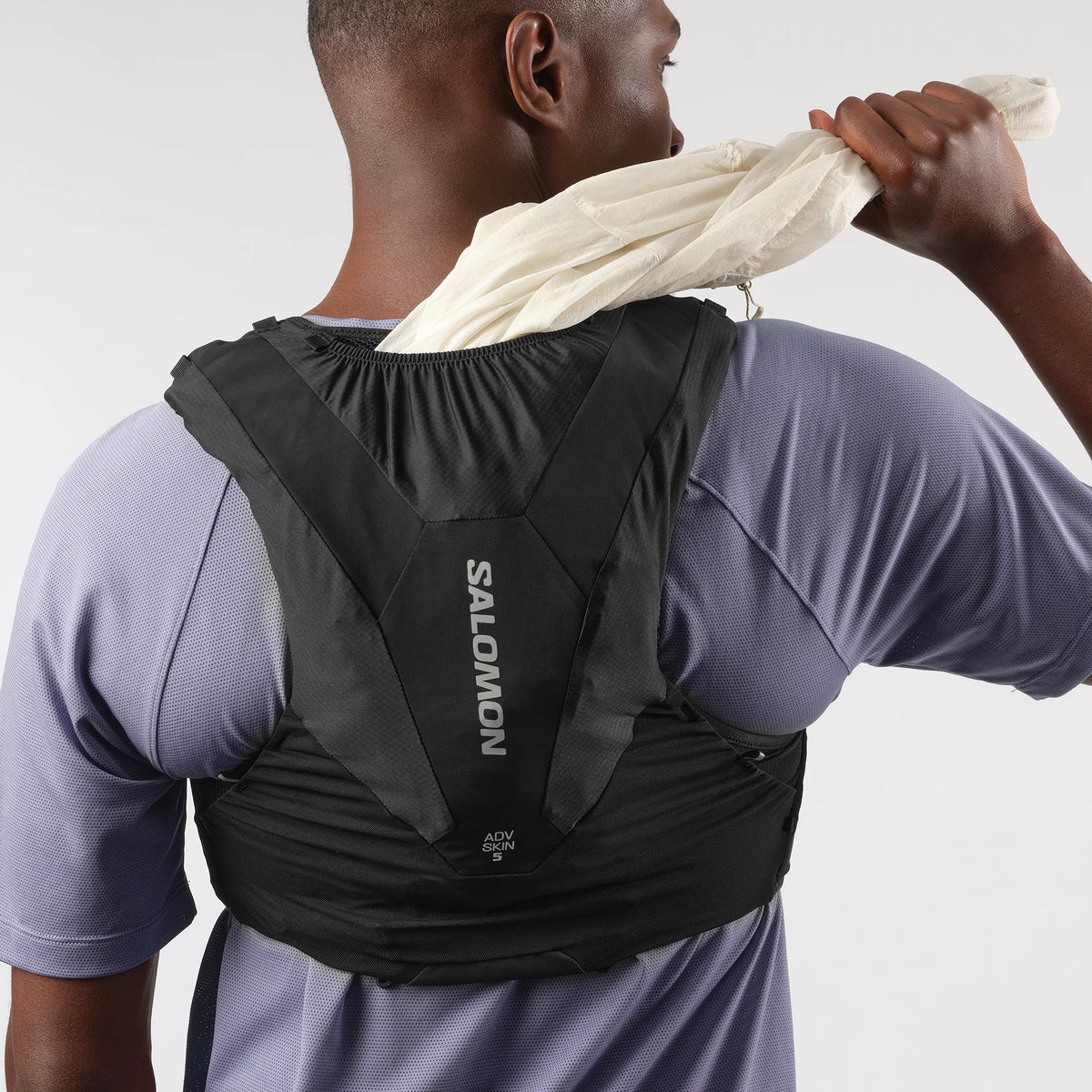 Hydratatievest Salomon ADV Skin 5 zwart, detail van het achtervak