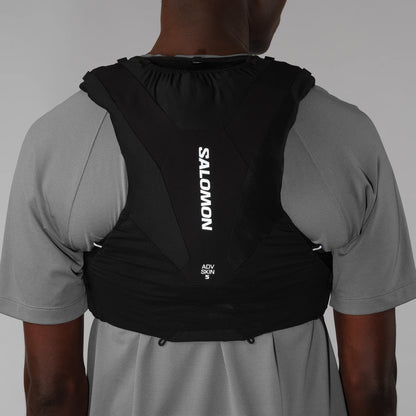 Hydratatievest Salomon ADV Skin 5 zwart, detail van de bevestigingsbanden