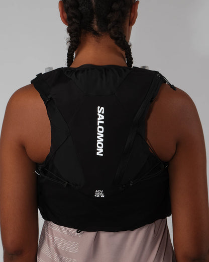 Hydratatievest Salomon ADV Skin 12 Women zwart, detail van het achterpaneel en de damespasvorm