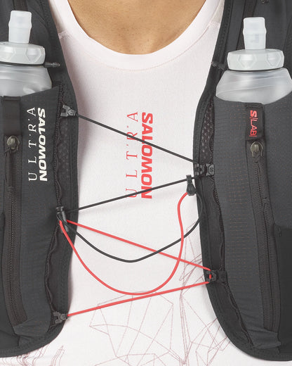 Hydratatievest Salomon S/LAB Ultra 12 zwart, detail van de bevestigingsbanden