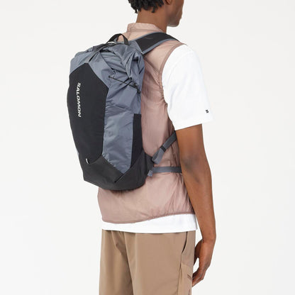 Detail van de Salomon ACS Daypack 20 Grijs zwart