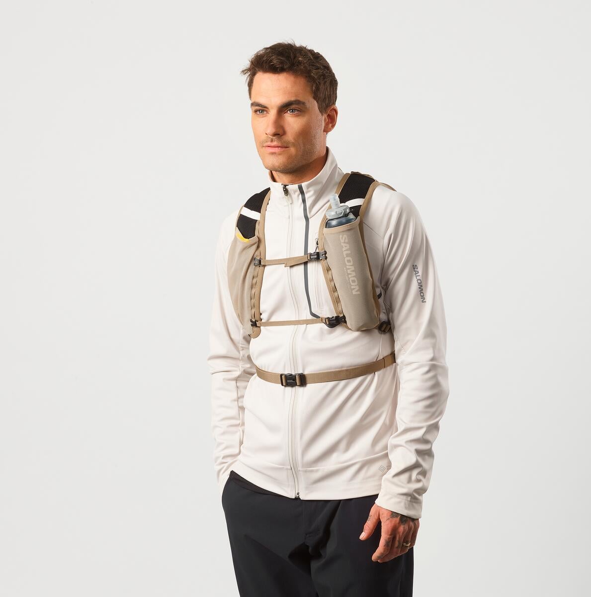 Detail van de Salomon Cross 12 Beige