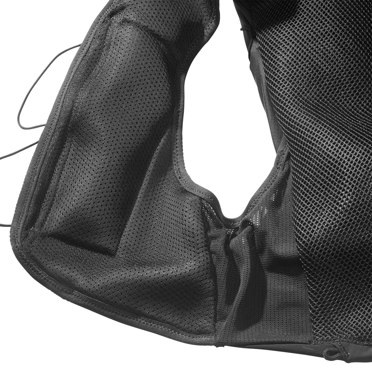 Hydratatievest Salomon ADV Skin 12 zwart, detail van de stof en afwerking